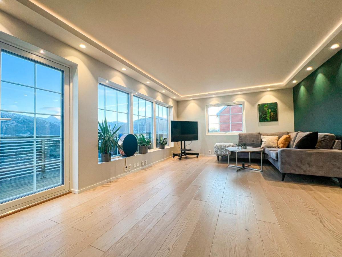 Penthouse Apartment With Amazing View. トロムソ エクステリア 写真